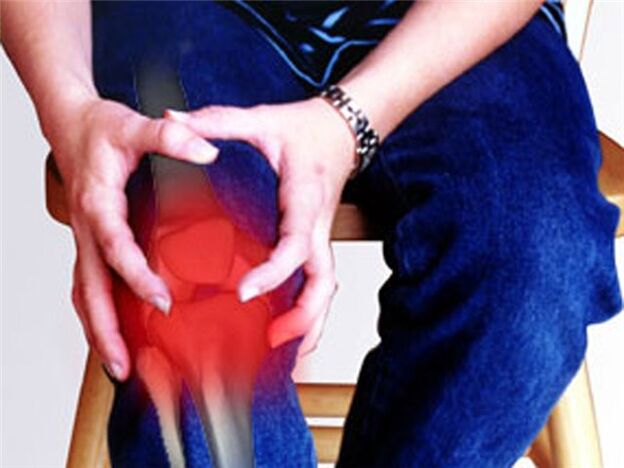 Douleur dans l'articulation du genou causée par un processus pathologique. 