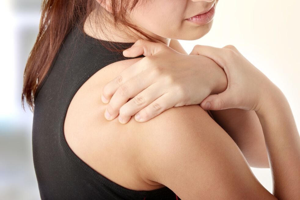 Douleur à l'épaule associée à des changements dégénératifs. 