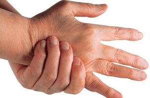 méthodes pour traiter les douleurs articulaires des doigts
